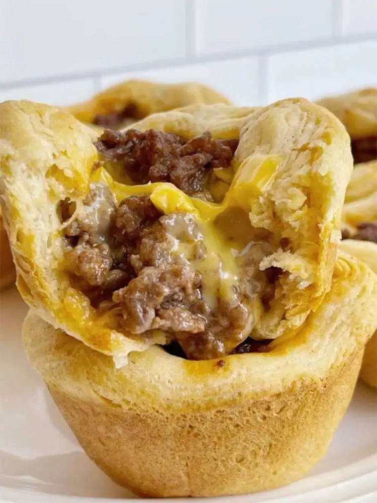 Cheeseburger-Biscuit-Cups