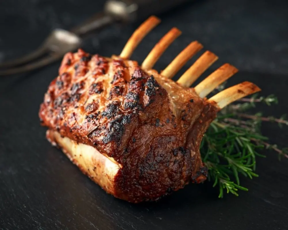 Piatto alla griglia di agnello Piatto alla griglia di agnello